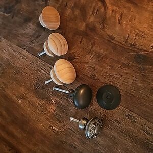 Lot Variety of Knobs.  1 Restoration Hardware, 1 Bronze, 3 Wood